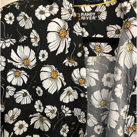 randy river, daisy button up - Picture 2 of 6